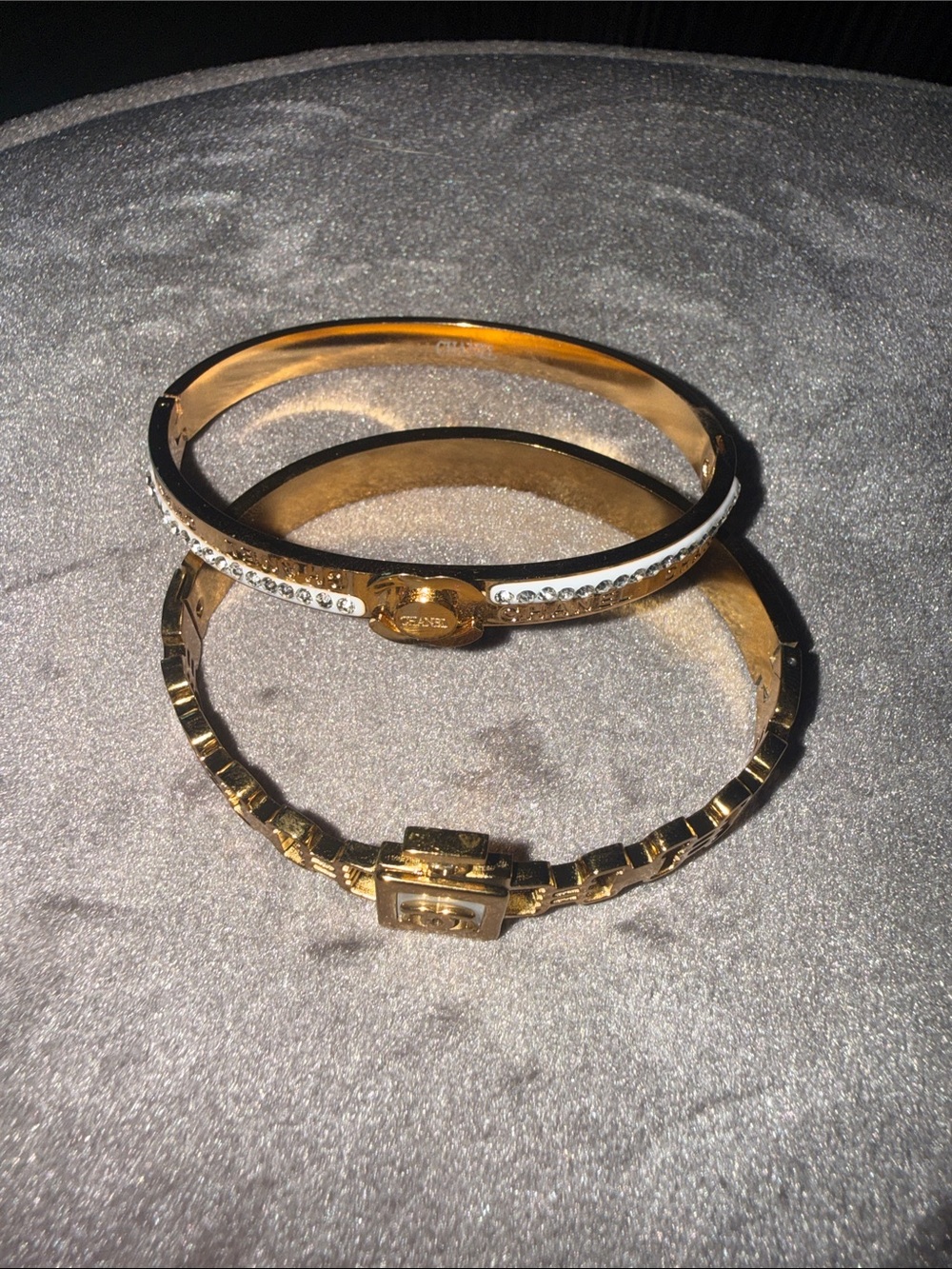 Chanel Gold Tone Perfume Bottle Women’s Bangle Bracelets Rhinestones - Picture 3 of 4